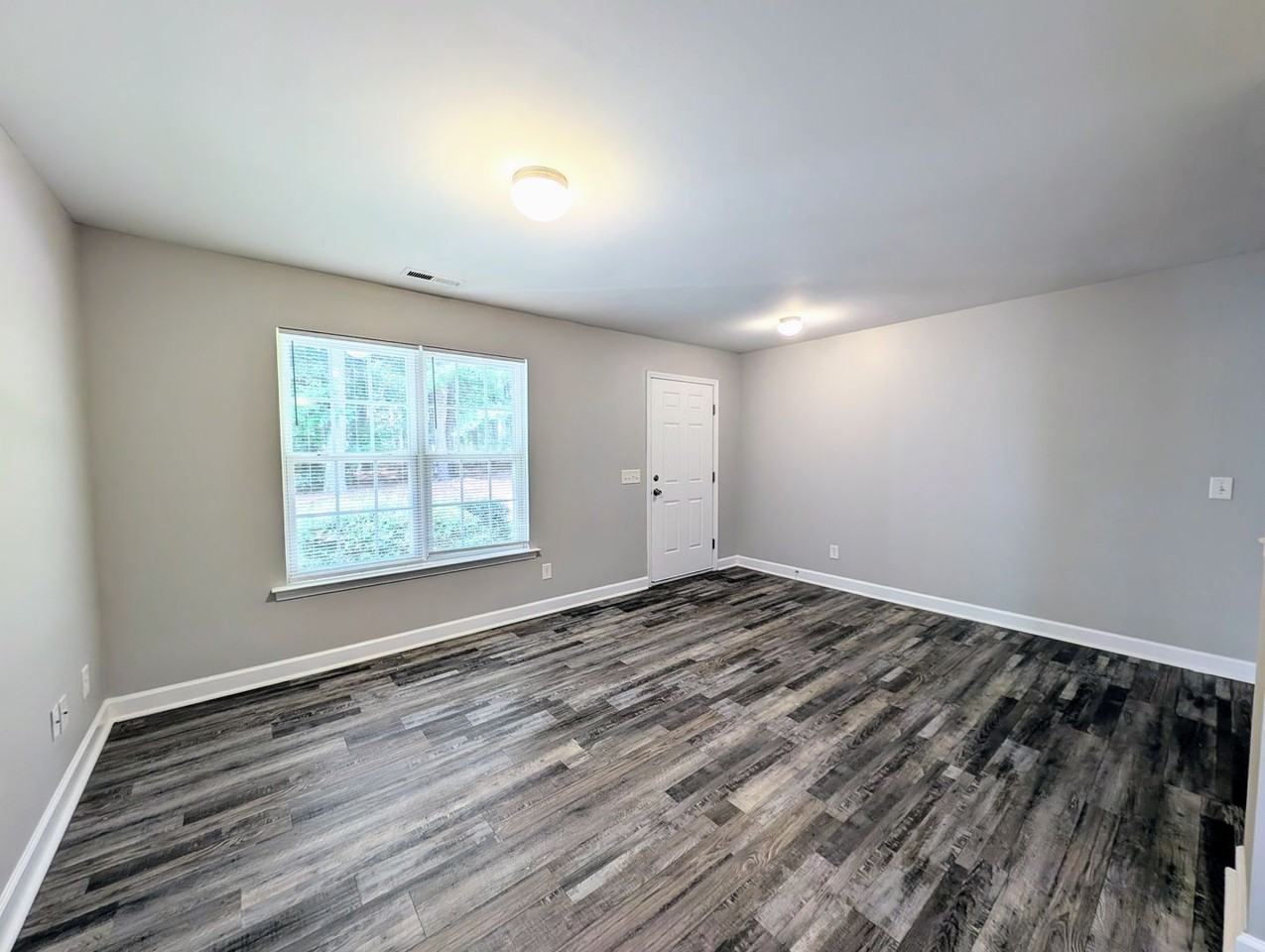 830 N Taylor St - Photo 4 of 21