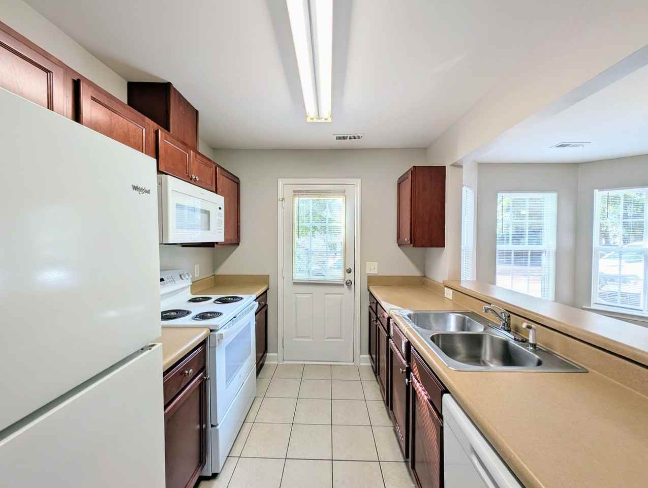 830 N Taylor St - Photo 6 of 21