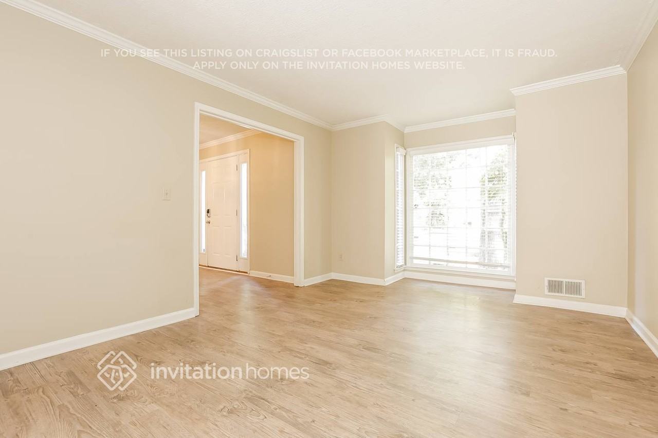 5018 Stoney Point Cir - Photo 5 of 20