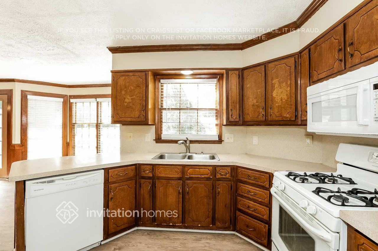 5018 Stoney Point Cir - Photo 7 of 20