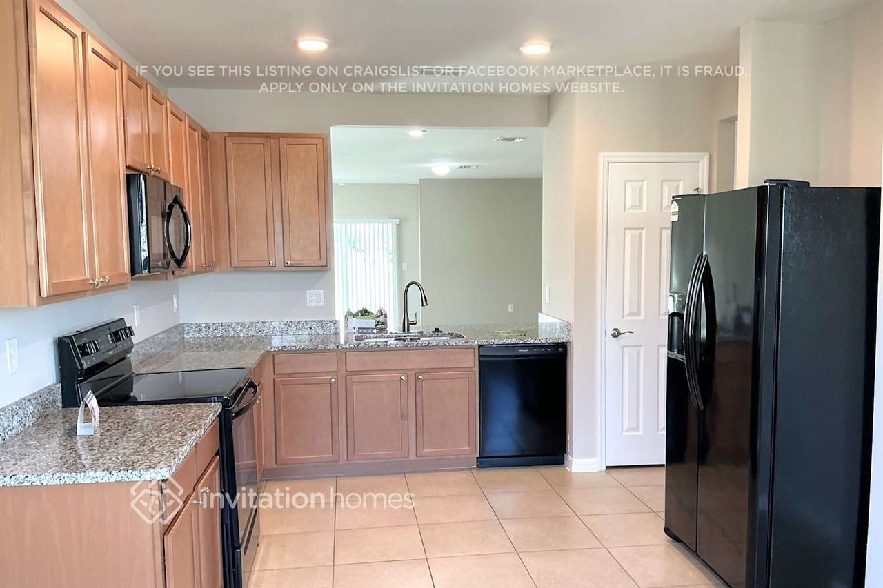 10292 Silver Pond Ln - Photo 4 of 15