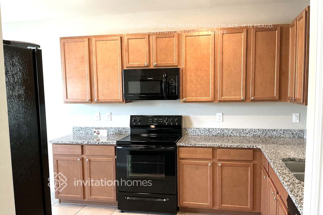 10292 Silver Pond Ln - Photo 5 of 15