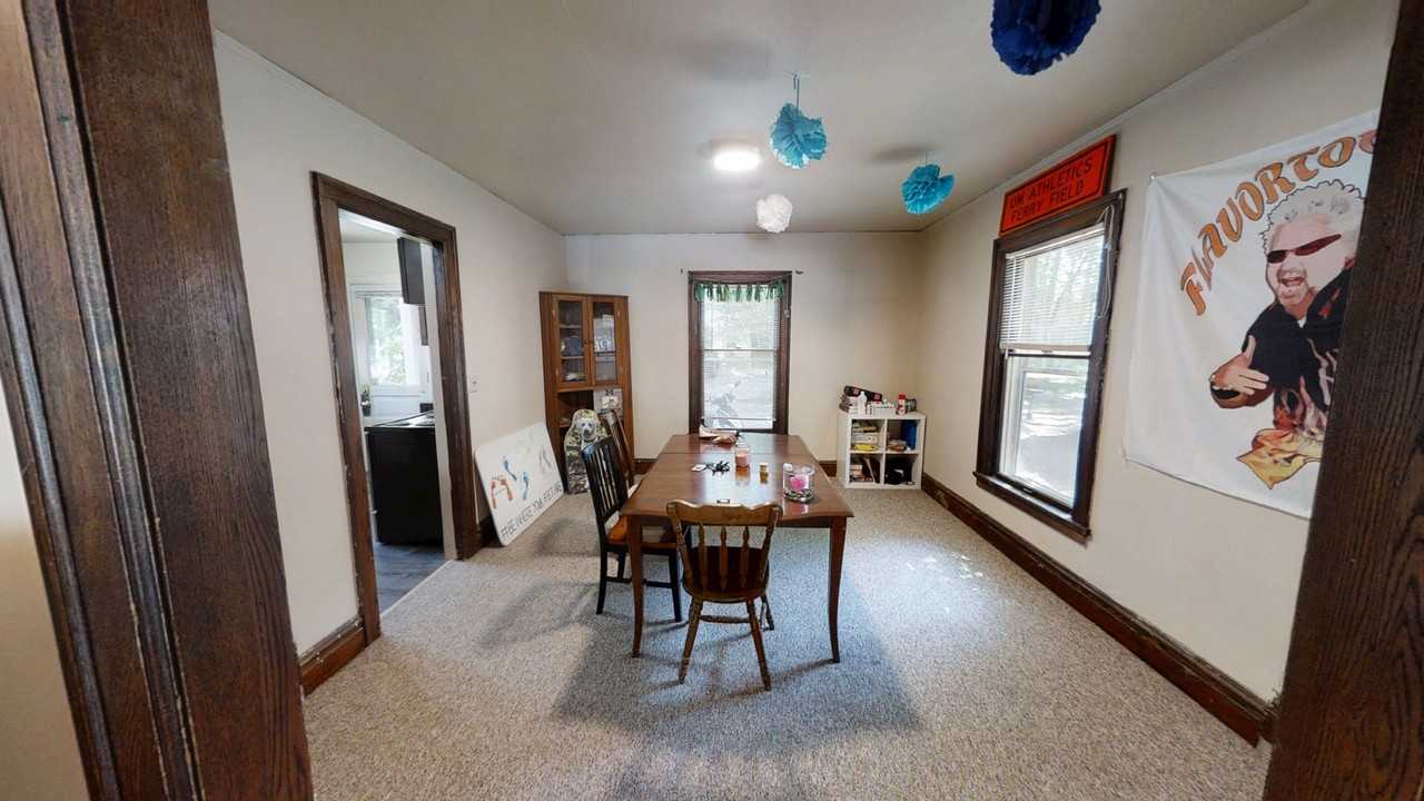 1123 Michigan - Photo 2 of 4