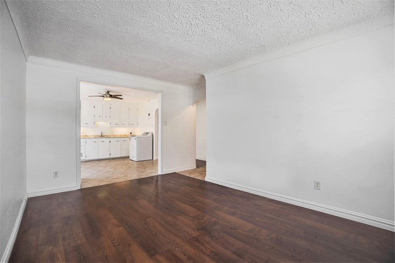 72 Jolliet (TS)(Vanier) - 2 - Photo 2 of 14