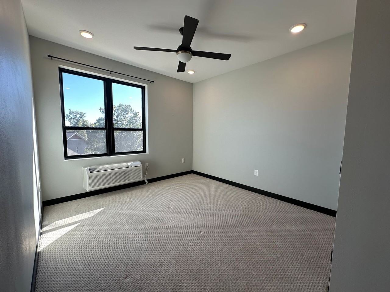 Fairway - Photo 3 of 6