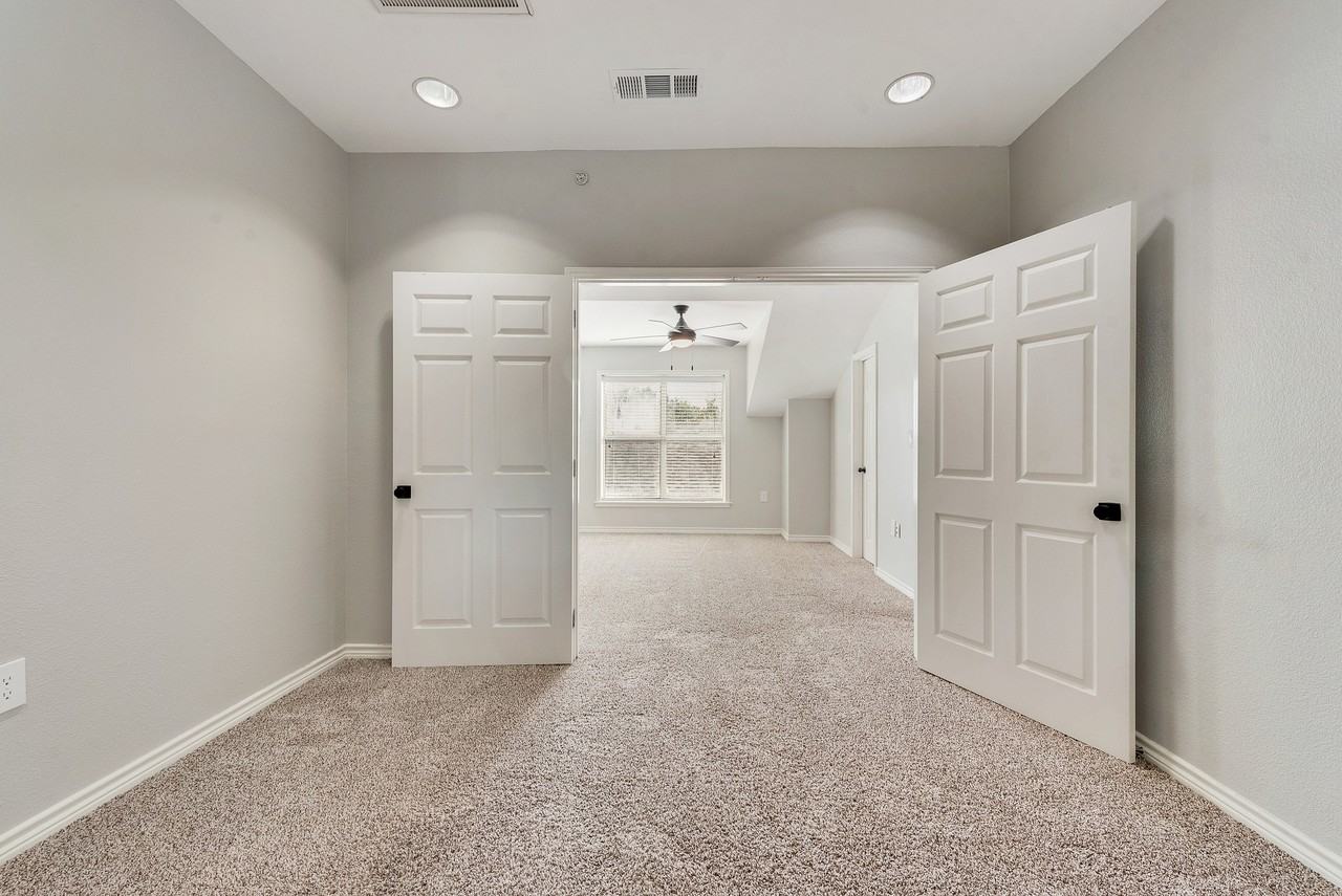 McFarlin Place Apartments - Photo 6 of 25