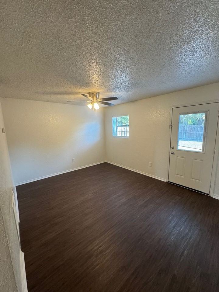 Various - Photo 2 of 19