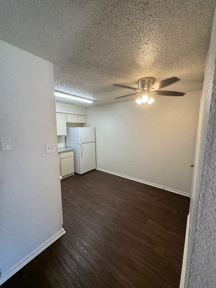 Various - Photo 4 of 19