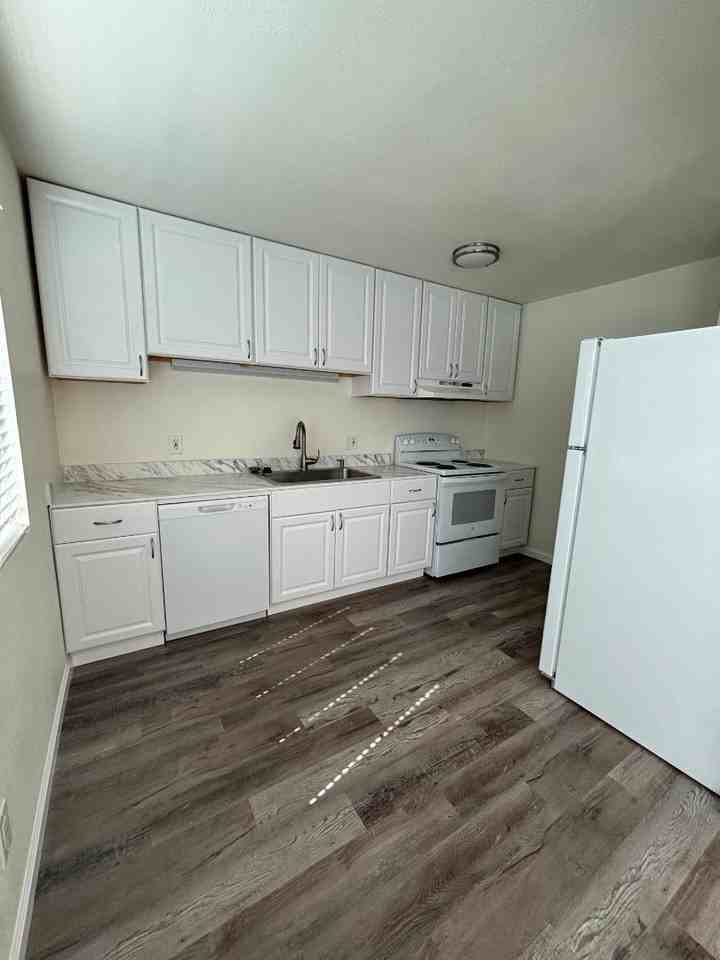 2330 East Ashlan Avenue - Photo 7 of 23