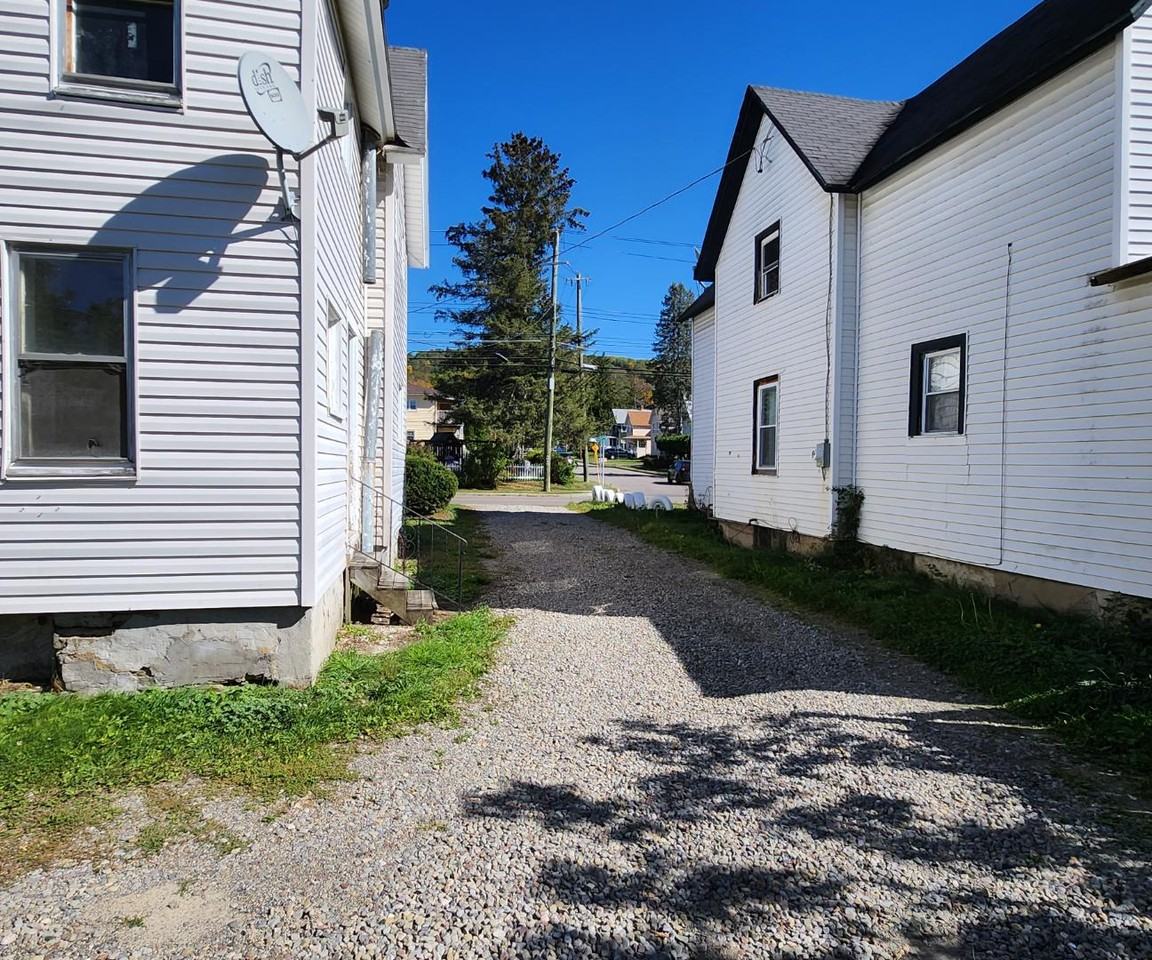 211 East Avenue - Photo 2 of 3