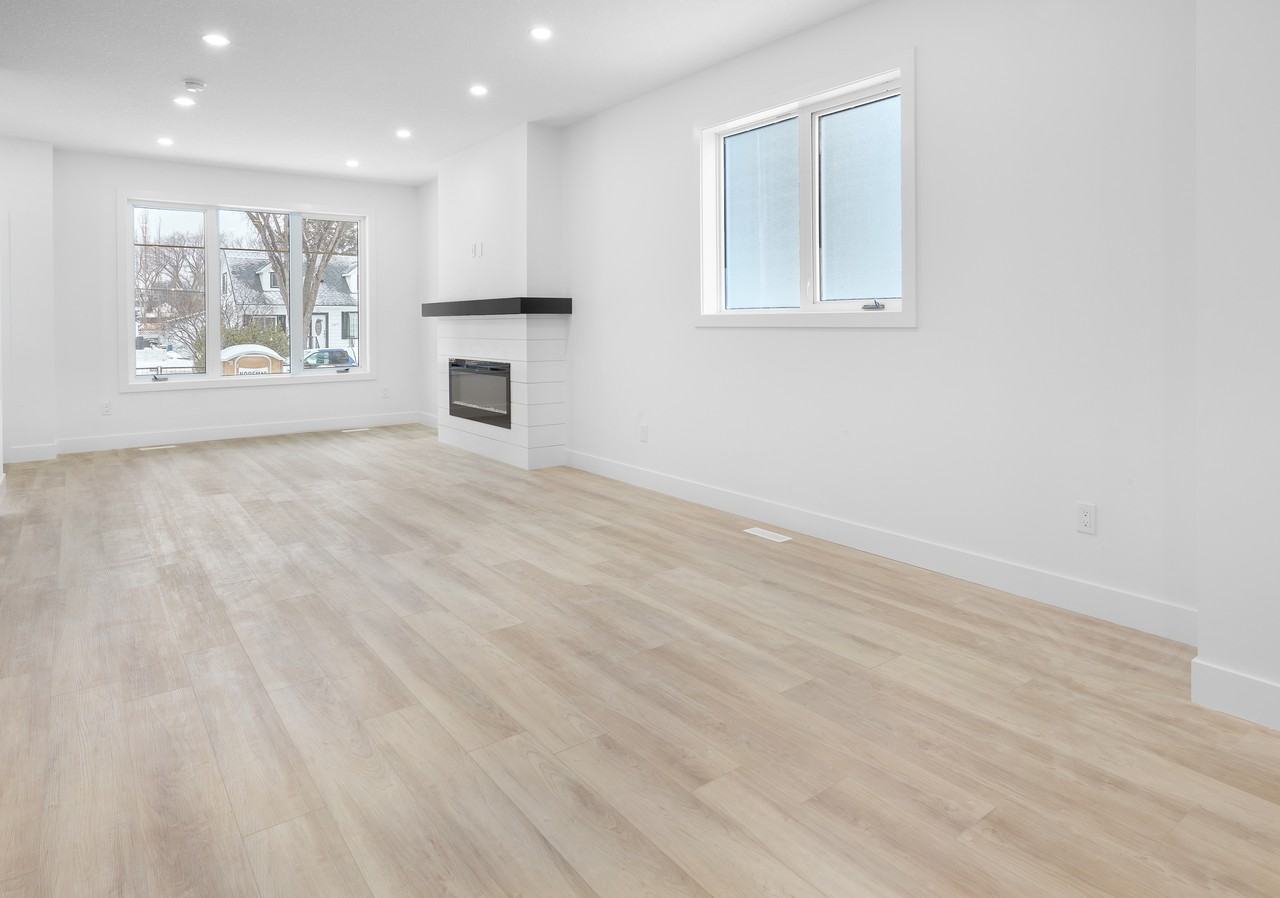 10975 10975 130 Street - 10975 MAIN #10975MAIN - Photo 2 of 31