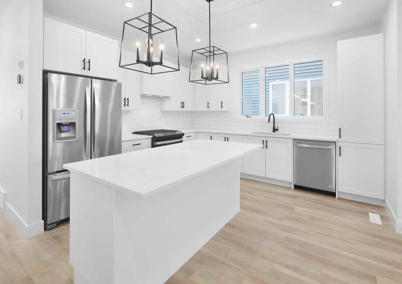 10975 10975 130 Street - 10975 MAIN #10975MAIN - Photo 3 of 31