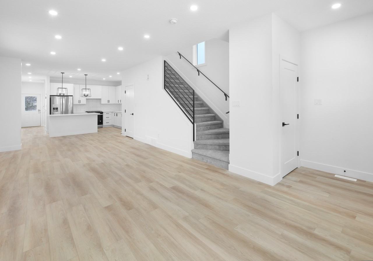 10975 10975 130 Street - 10975 MAIN #10975MAIN - Photo 7 of 31