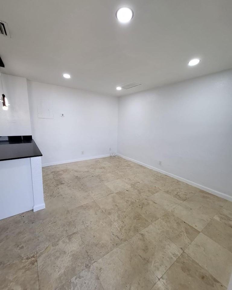 1204 Ne 5th Ter - Photo 6 of 18