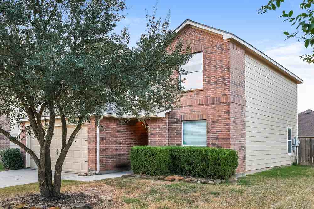 8715 Sunset Pond Dr - Photo 4 of 17