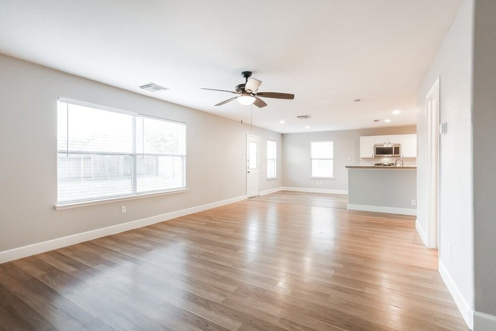 8715 Sunset Pond Dr - Photo 5 of 17