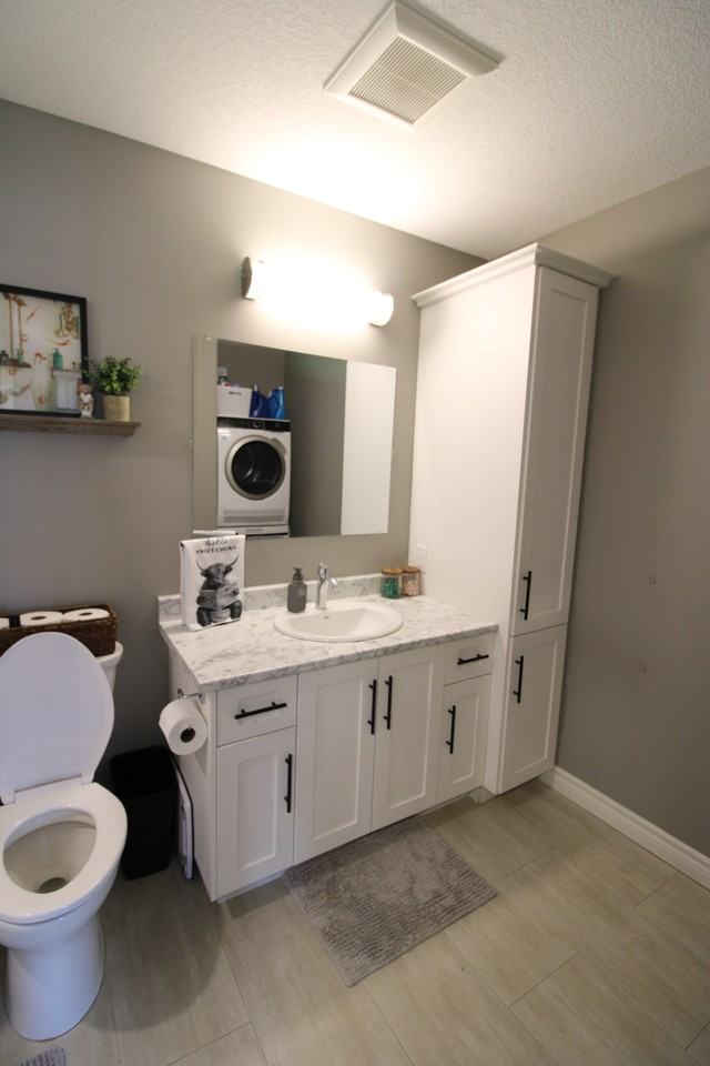 379 Romeo St N - Photo 2 of 33