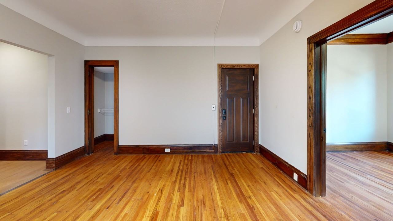 1127 4th St SE - Photo 4 of 11