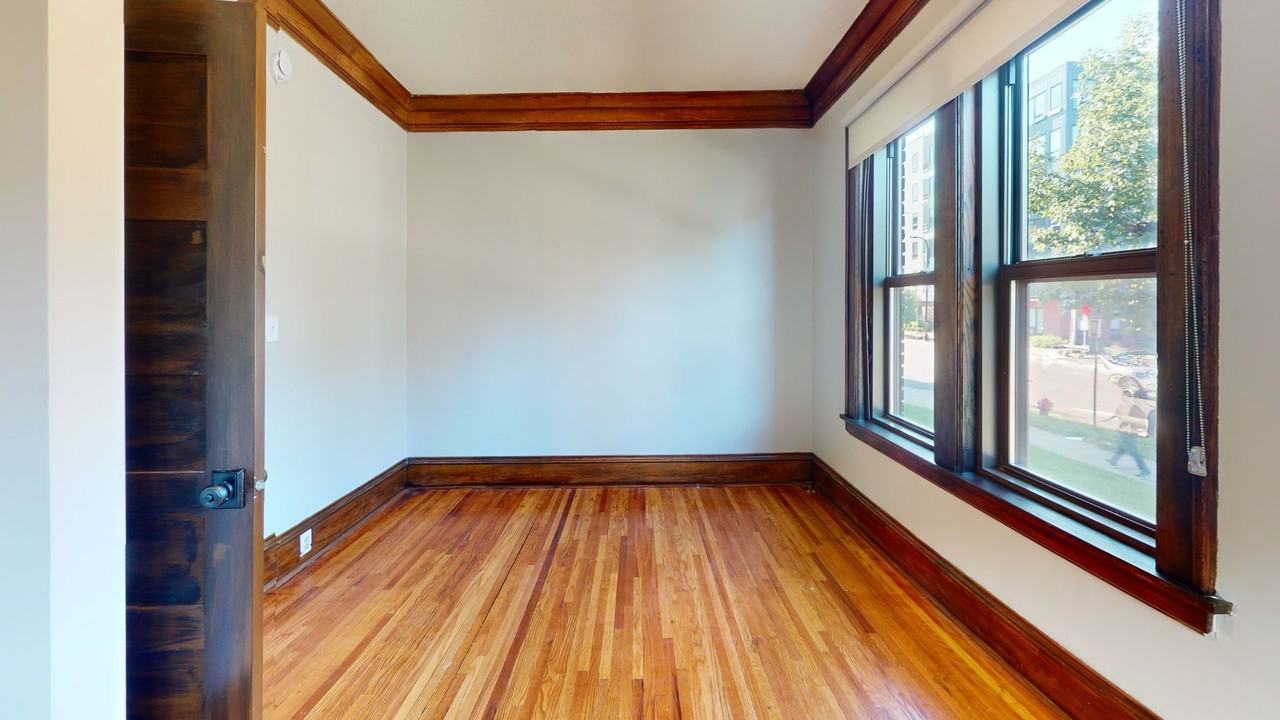 1127 4th St SE - Photo 5 of 11