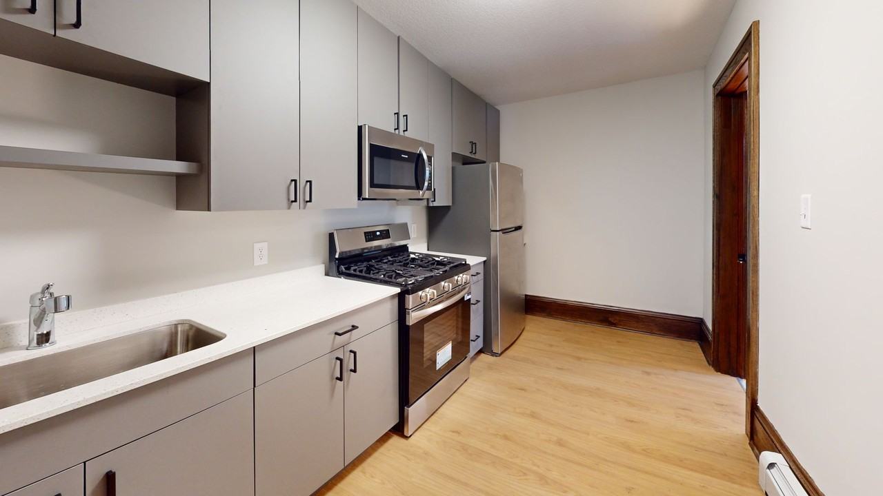 1127 4th St SE - Photo 6 of 11