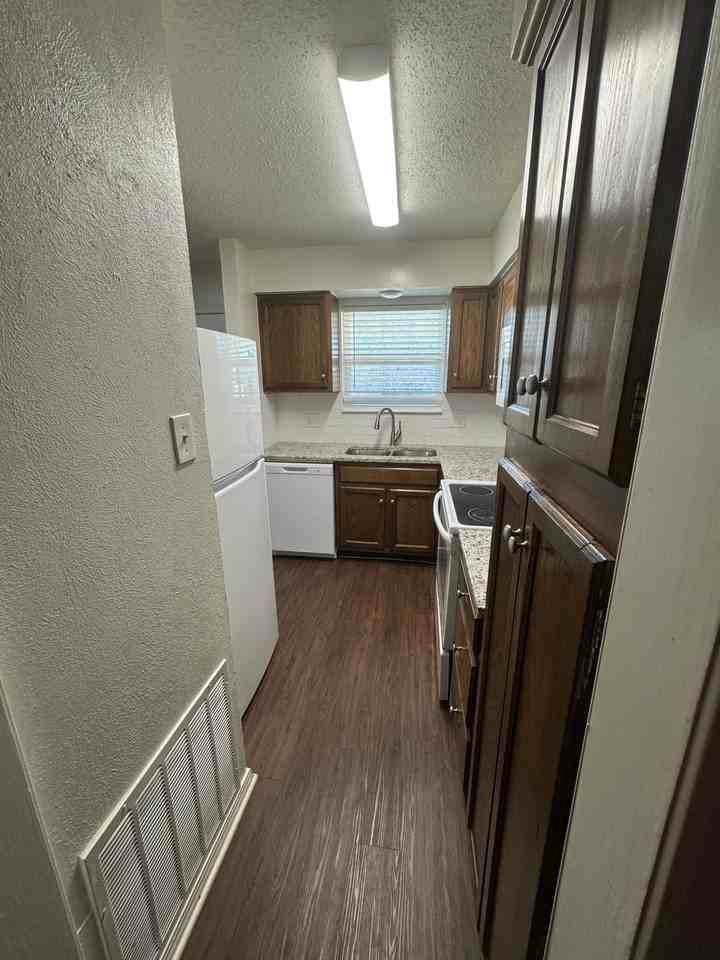 405 Mcmillain St - Photo 7 of 19