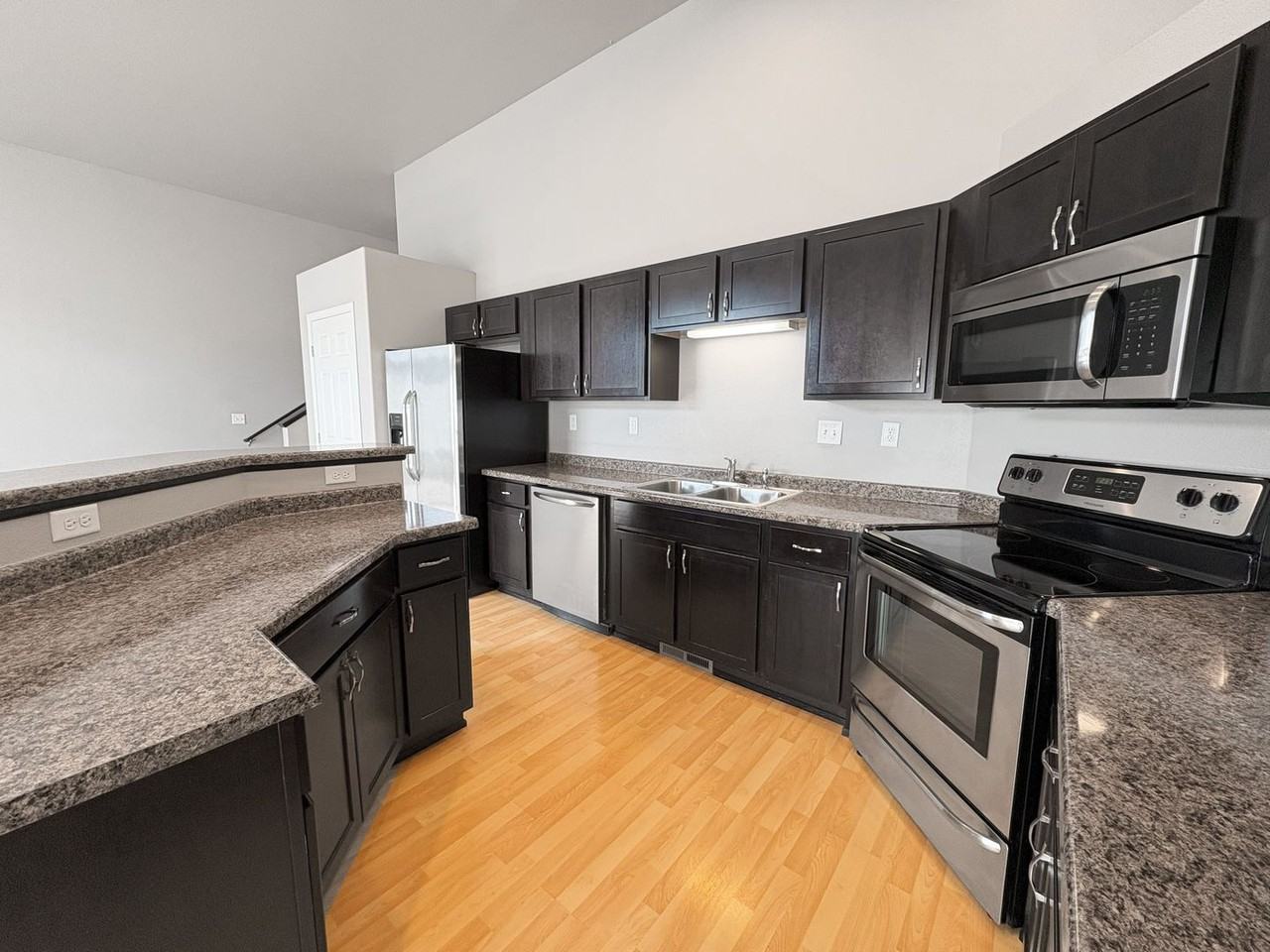 Stonebridge Town Homes - Photo 5 of 20