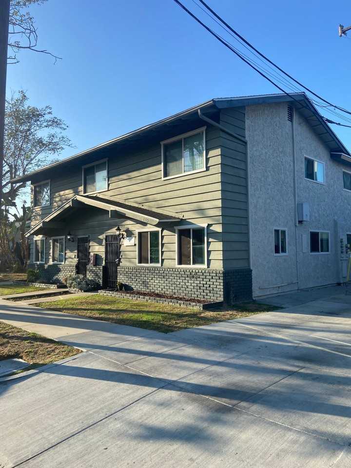 2415 E. 6th Street - Photo 2 of 20