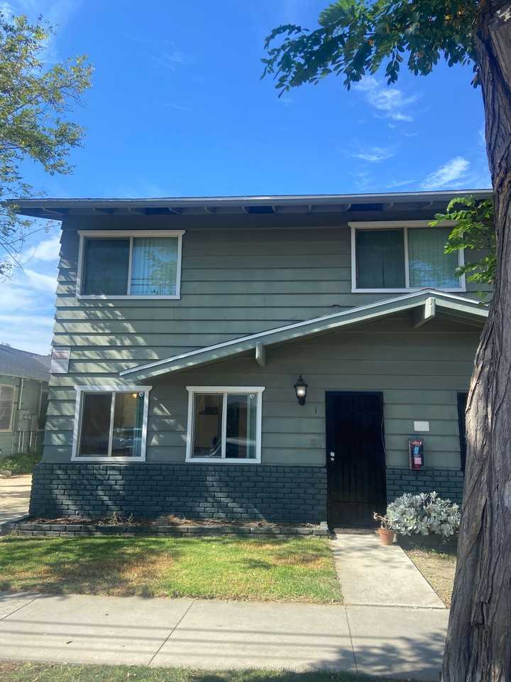 2415 E. 6th Street - Photo 3 of 20