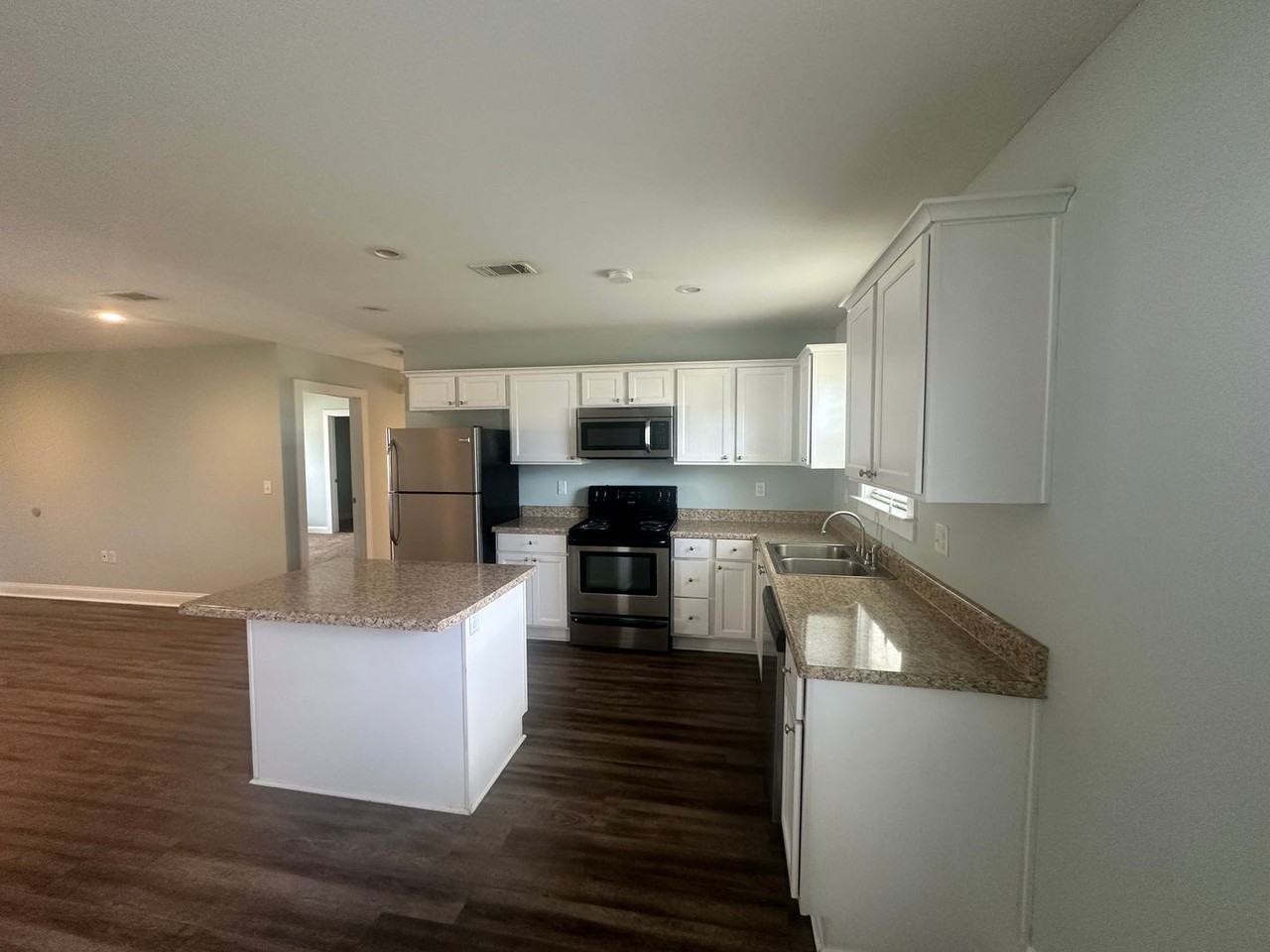 440 440 W. Stanfill St. * - 938 - B3 #B3 - Photo 5 of 23