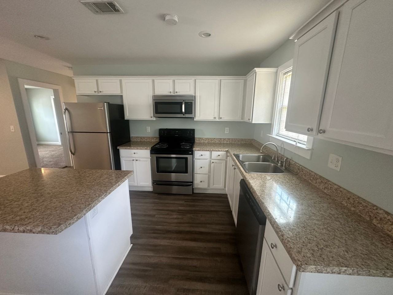440 440 W. Stanfill St. * - 938 - B3 #B3 - Photo 6 of 23