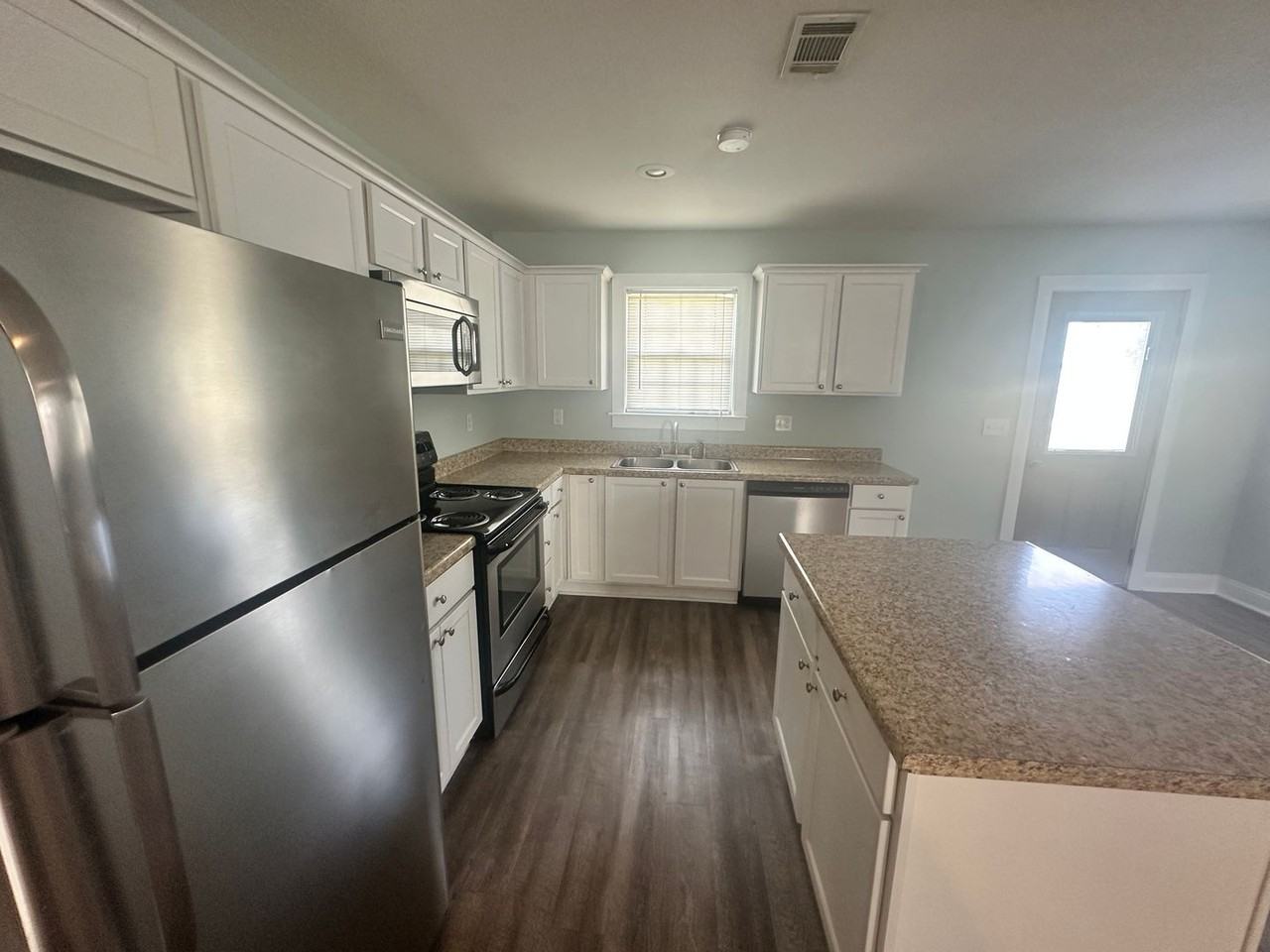 440 440 W. Stanfill St. * - 938 - B3 #B3 - Photo 7 of 23