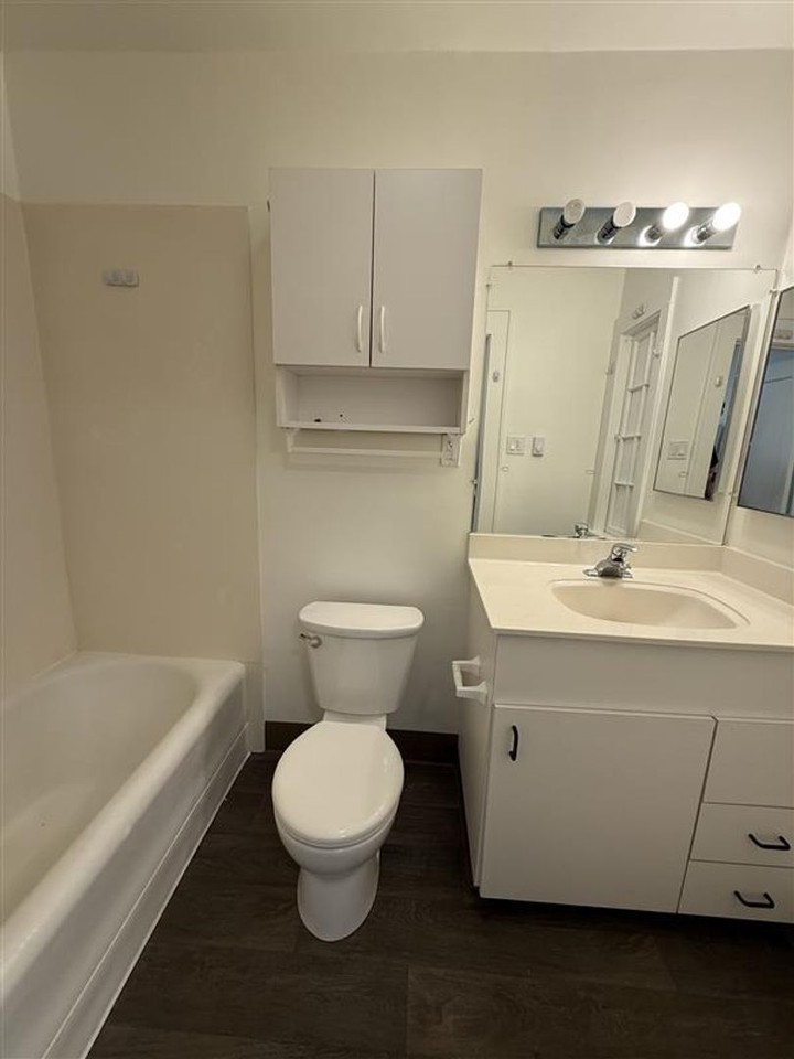 2333 Sw 6th Ave #B - Photo 7 of 12