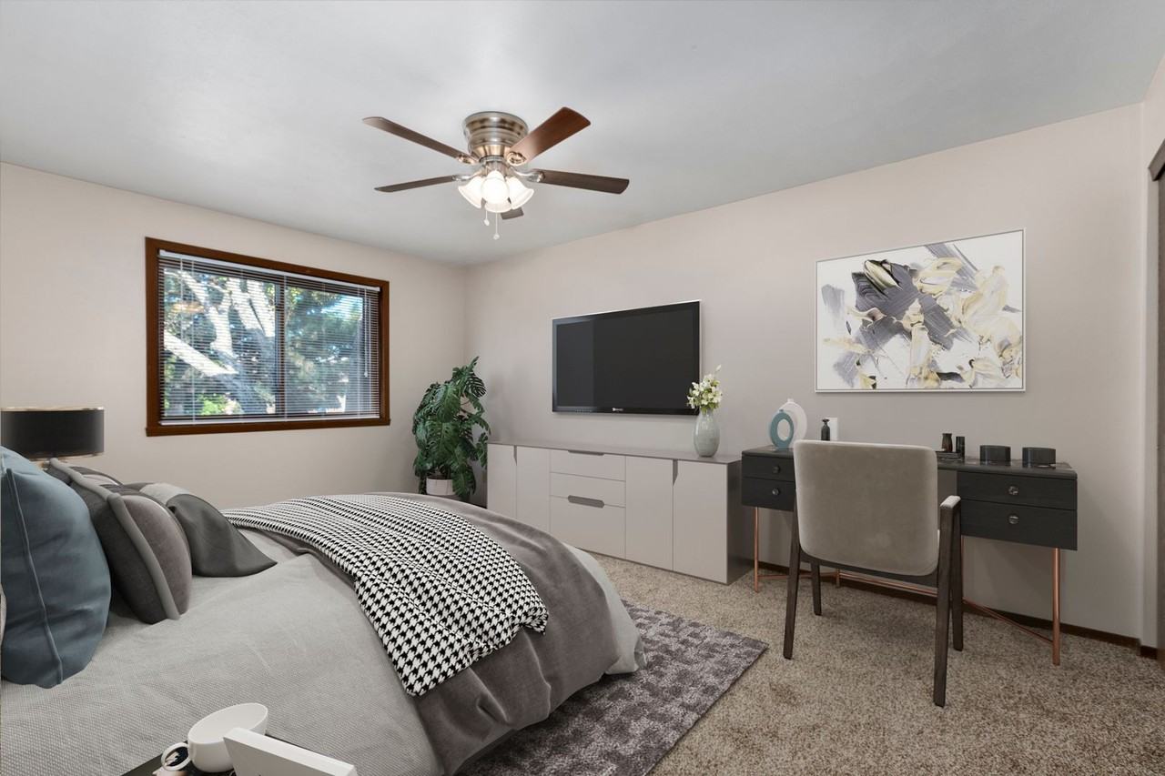 1412 S Nicolet Rd - Photo 4 of 10