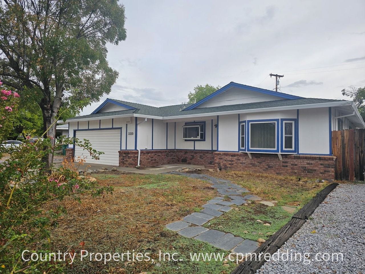 3320 Panorama Dr - Photo 3 of 32