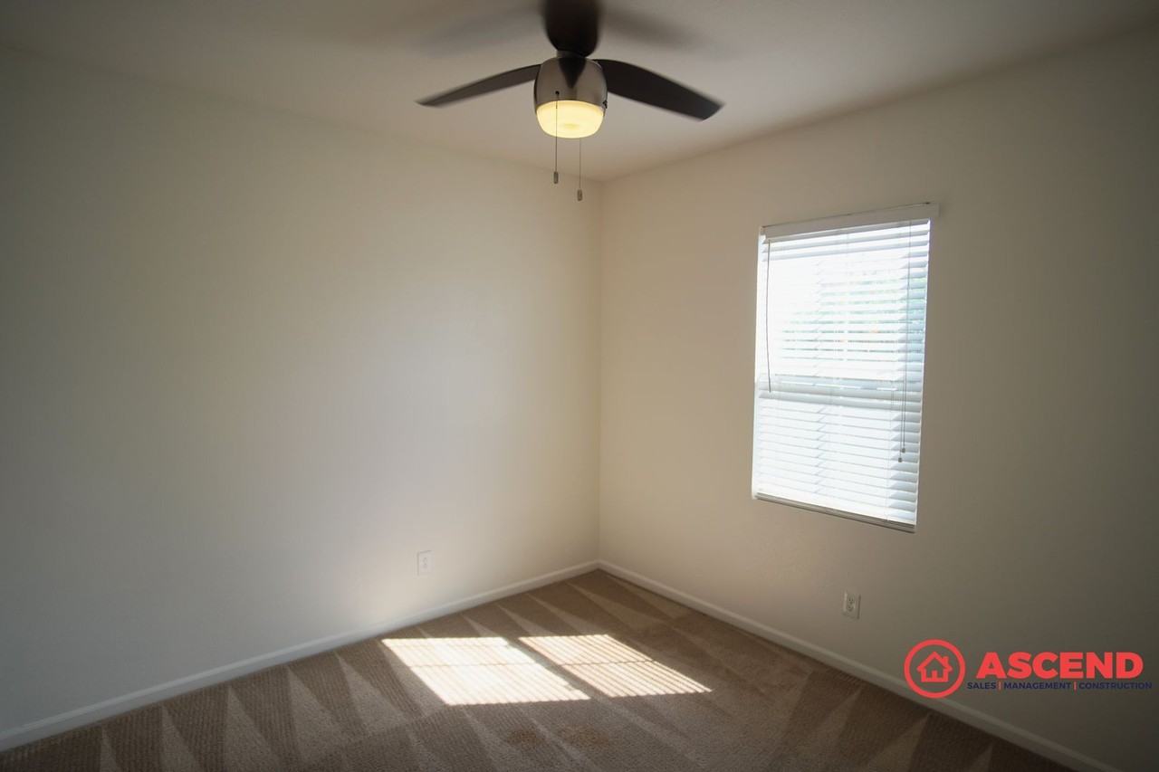 5408 Tejon Ridge Ct - Photo 4 of 21