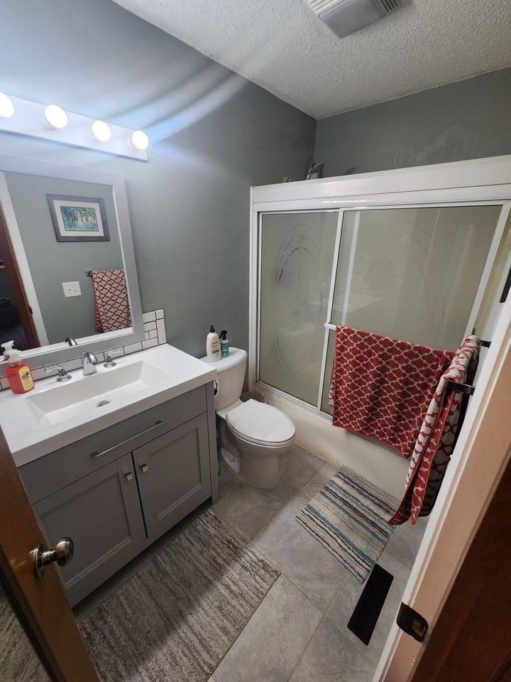 4239 University Ave Ne - Photo 7 of 17