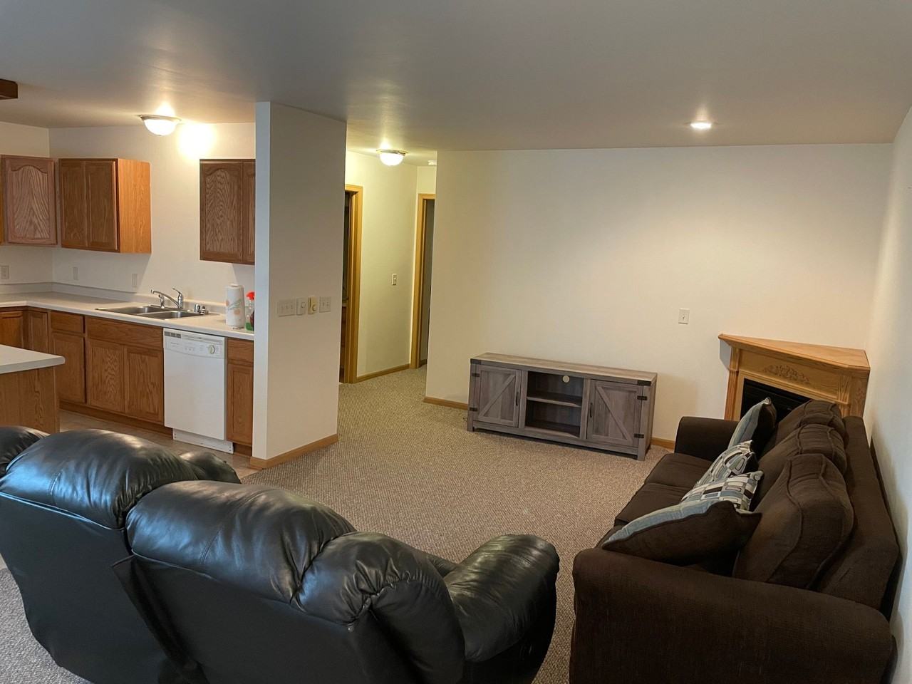 4580 Arrowhead Dr - Photo 3 of 8