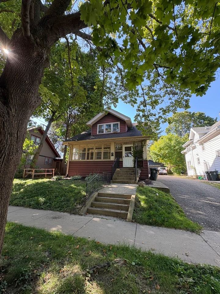 6 Lathrop St - Photo 4 of 4
