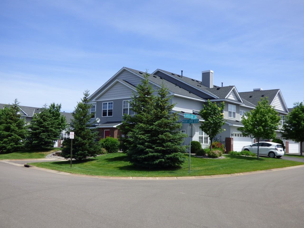 5796 Mount Curve Blvd - Photo 3 of 3