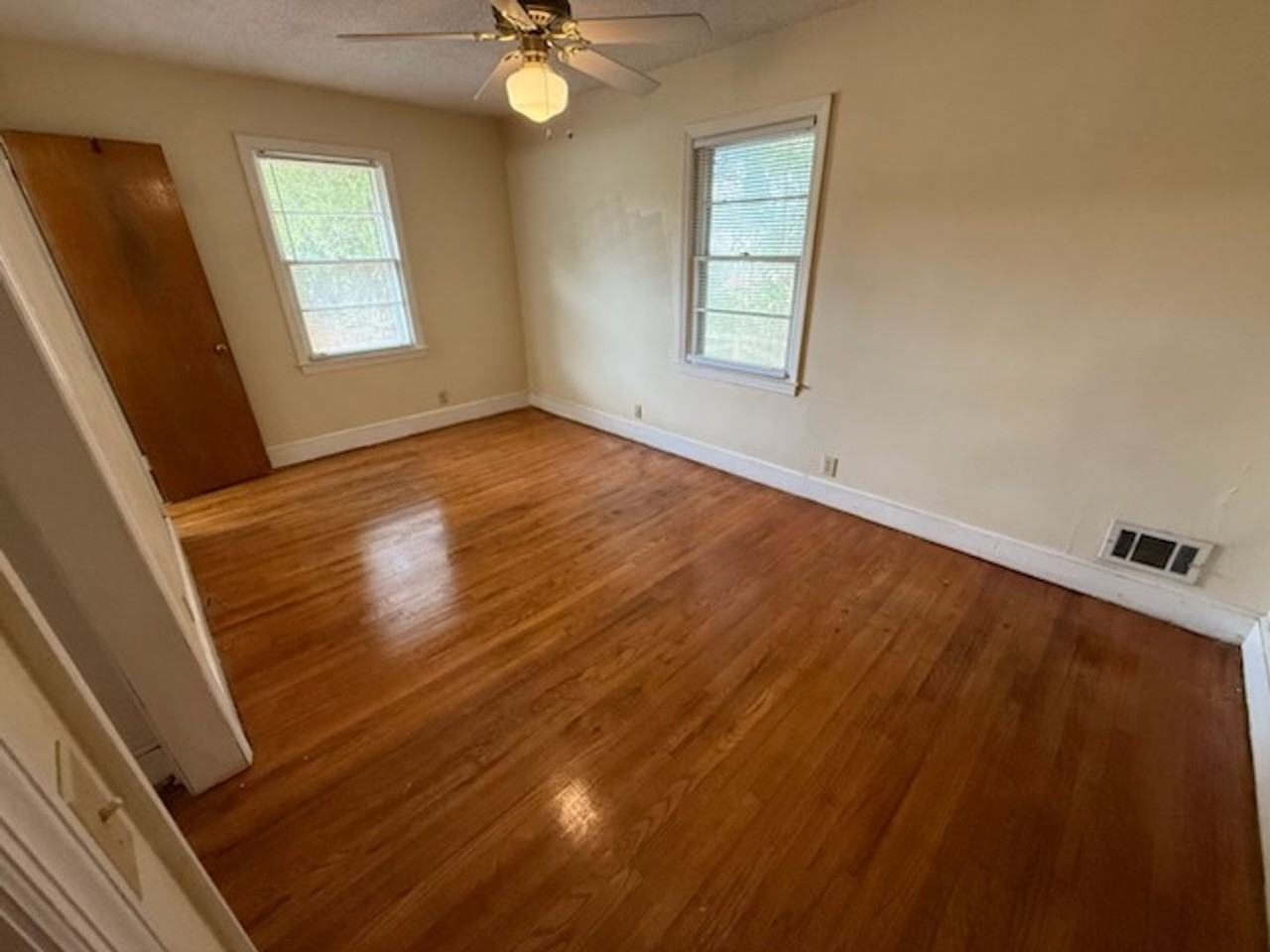 1235 Evergreen Ave - Photo 5 of 12