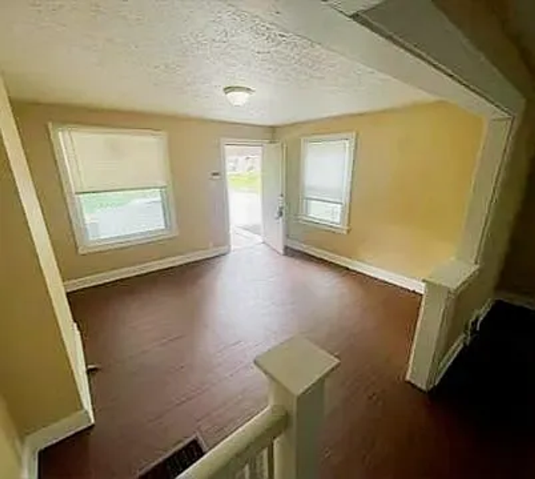 2407 East 16th Street - Photo 4 of 15