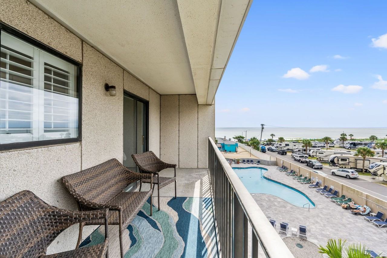 5905 S Kings Hwy - Photo 2 of 18