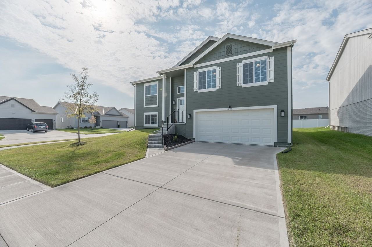 10901 Baker St - Photo 2 of 29