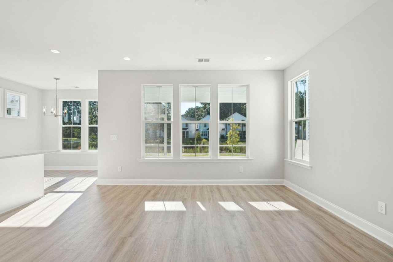 102 Hawthorne Landing Dr - Photo 7 of 21