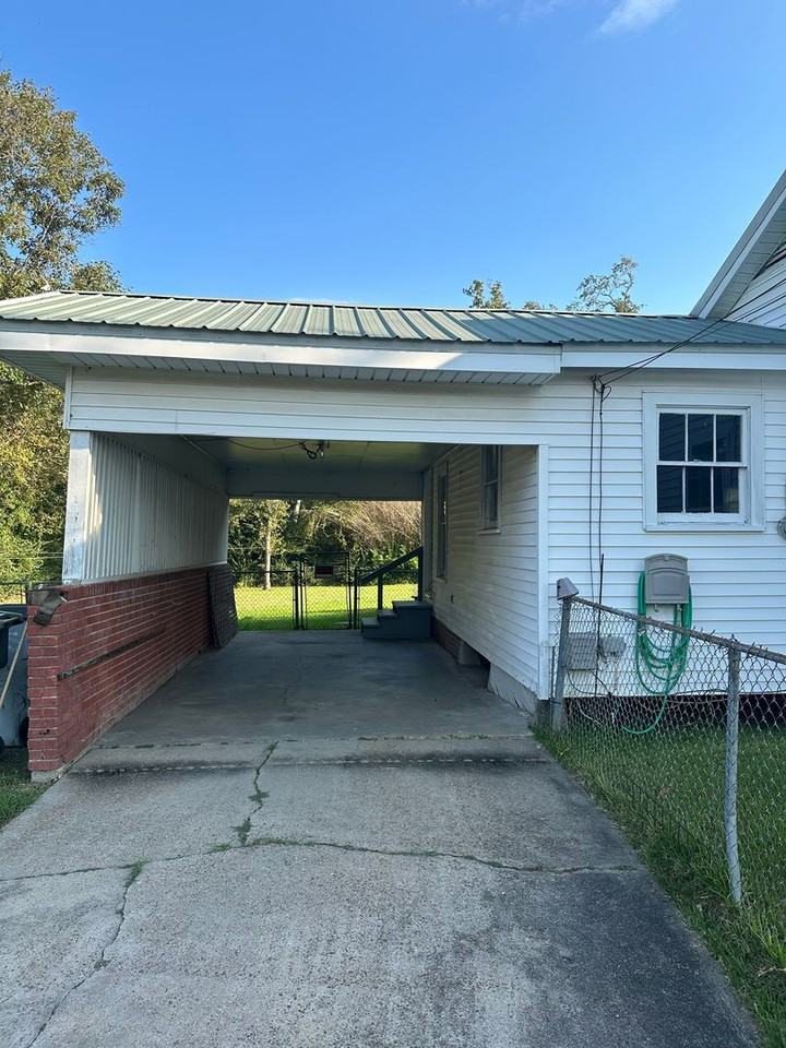 2409 Crockett St - Photo 2 of 9