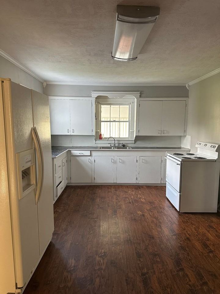 2409 Crockett St - Photo 3 of 9