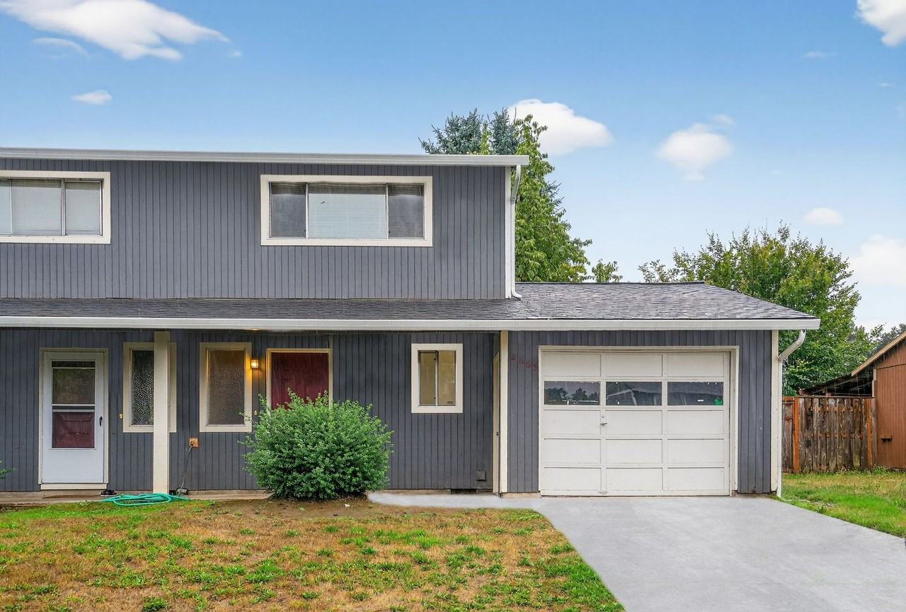 2865 N Clark Ct - Photo 2 of 12