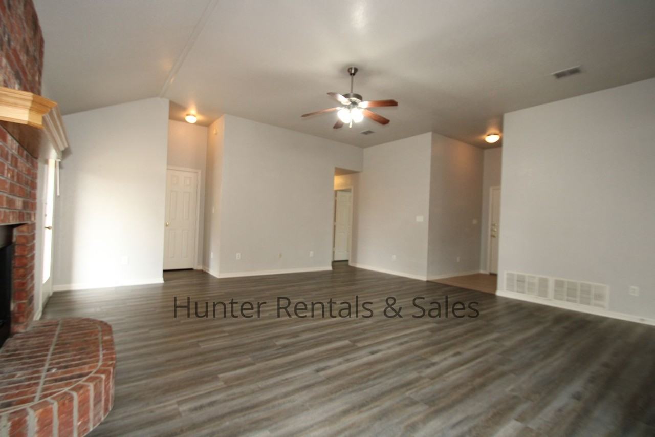 3005 Wisteria Lane - Photo 3 of 30