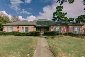 featured image of 16 Fernwood Dr