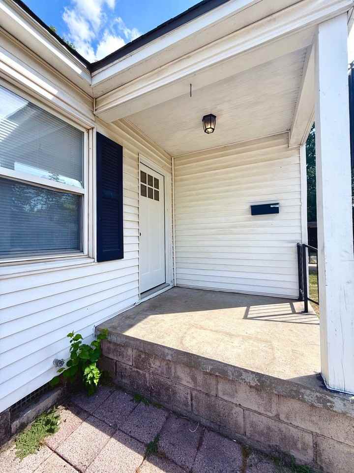 805 Dakota St - Photo 2 of 12